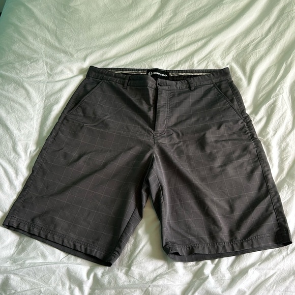 Sun Ice. GOLF Shorts. 34”W x 10” inseam. Like new. - Picture 1 of 8
